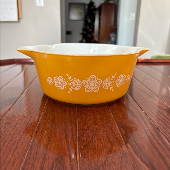 Vintage Pyrex Butterfly Gold 475 Casserole 2.5 qt - damaged - Picture 2 of 8